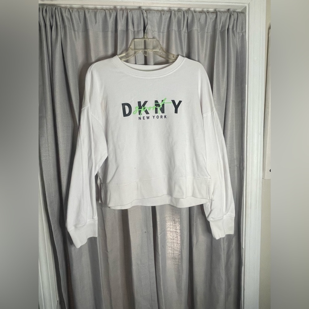 White DKNY sweatshirt size M